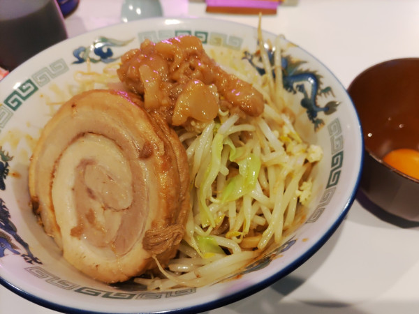 「汁なし味噌（S）980円 巻きブタ変更200円 他」@ラーメンボーイズの写真