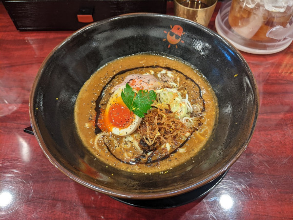 「熟成カレーラーメン」@スパイスで笑顔に 総持寺本店の写真