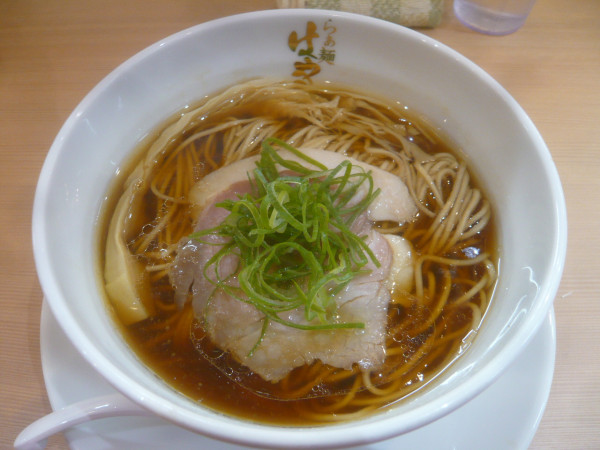 「醤油らぁ麺」@らぁ麺 はやし田 新橋店の写真