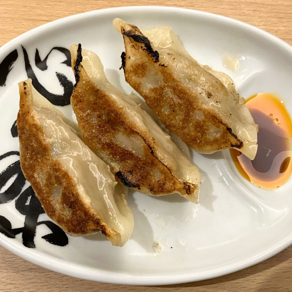 「心の味餃子(ﾚｷﾞｭﾗｰ)3個260円他」@松戸中華そば 富田食堂 東千葉店の写真