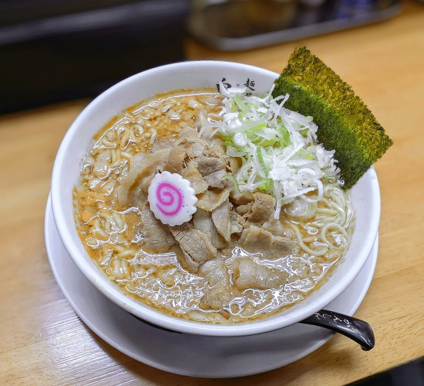 「辛味噌󠄀肉盛りラーメン【数量限定】」@麺屋 白神の写真