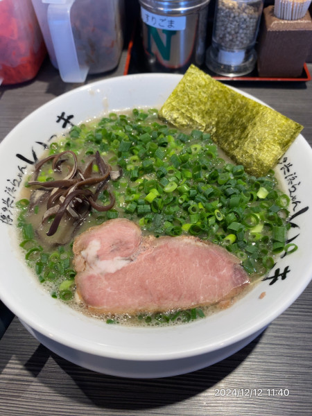 「ねぎらーめん 替玉×3」@博多長浜らーめん いっき 戸塚安行店の写真