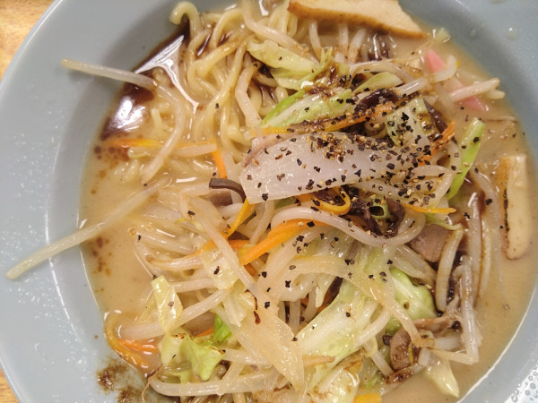 「黒ちゃんぽん(少なめ)」@じげもんちゃんぽん&FRIED JUNKIES 茨城ヒタチエ店の写真