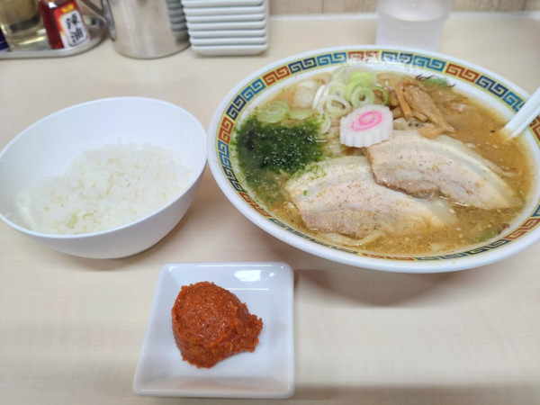「辛みそラーメン＋半ライス」@支那そば メンフジミ 前橋時沢本店の写真