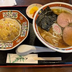 ラーメンとミニチャーハン1100円