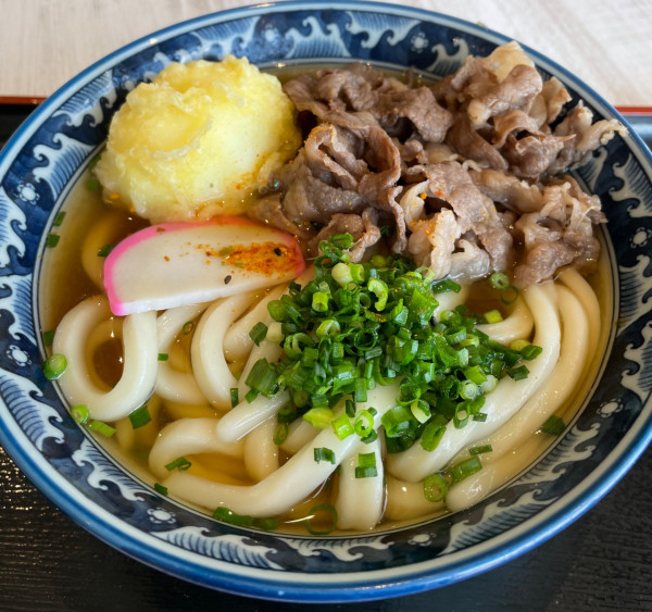 「肉うどん」@釜たけうどん 明石焼きの写真