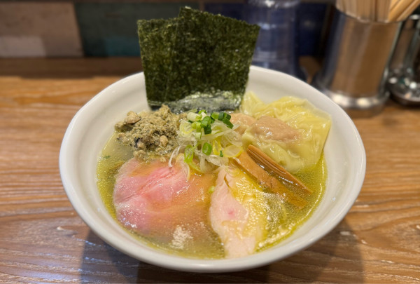 「【限定】牡蠣しお中華そば¥1130、ワンタン¥150」@中華そば やま福の写真