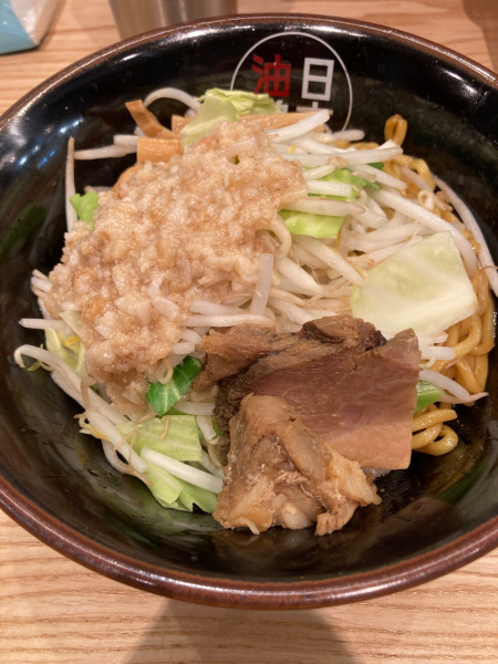 「ブラックジャンク油そば」@日本油党 中野支部の写真