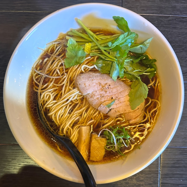 「根せり薫る地鶏醤油中華そば」@笊の写真