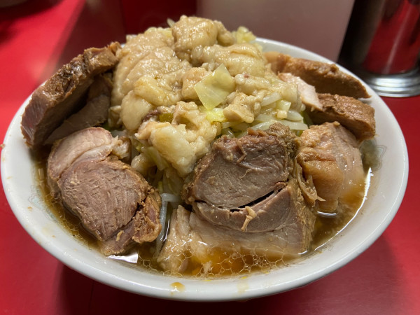 「小ぶた入り（ｶﾀｶﾀ  ｱﾌﾞﾗｽｸﾅﾒ 全ﾏｼ）」@ラーメン二郎 上野毛店の写真