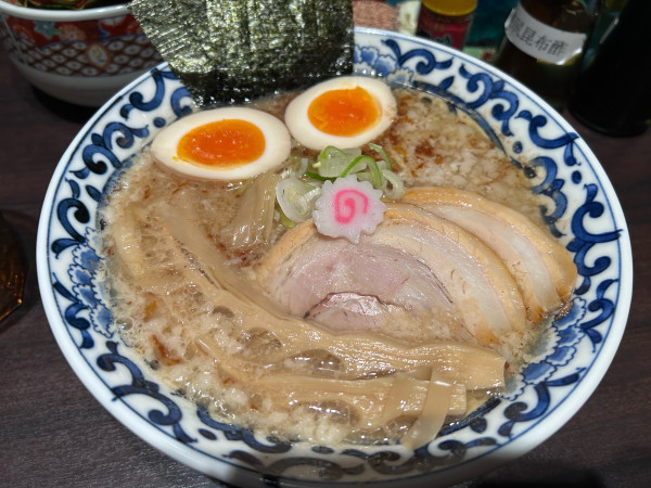 「濃厚ラーメン」@東京駅 斑鳩の写真