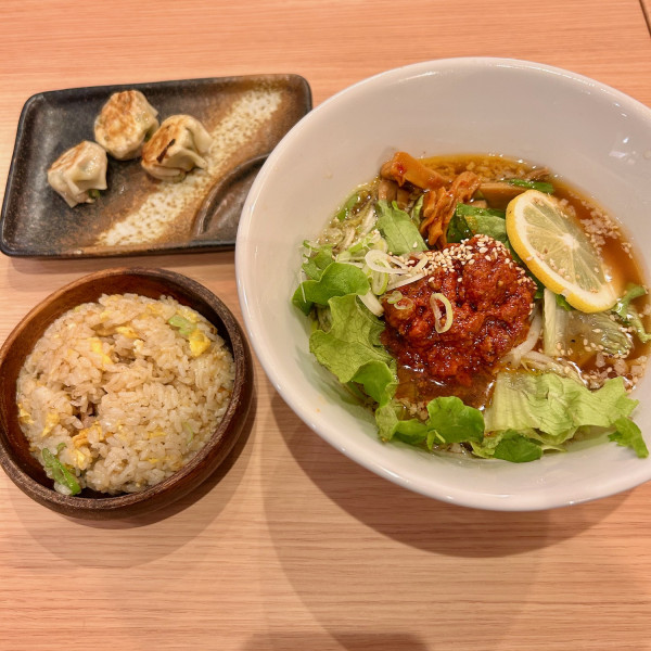 魔女醤油ラーメンセット（1400円）