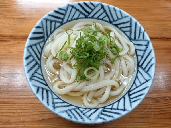 「かけうどん小320円」@さか枝の写真