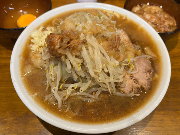 「ラーメン 小 +味付アブラ+生たまご」@ラーメンマルキの写真