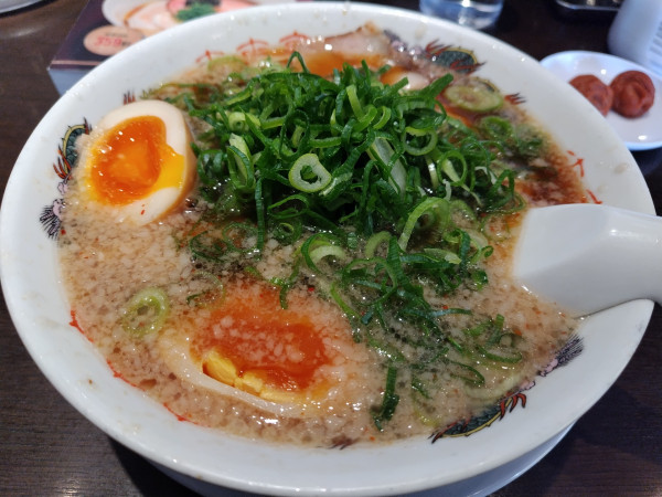 「ラーメン　※ネギ：多め＆チャーシュー：脂身　＋味玉子：㋗」@来来亭 長野高田店の写真