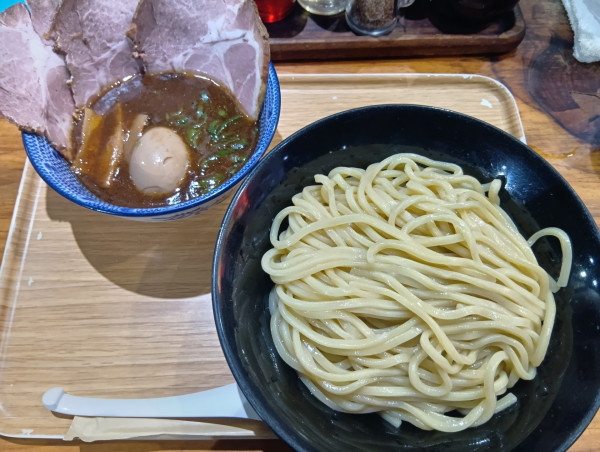 「濃厚特製つけ麺大盛」@古武士 新宿6丁目店の写真