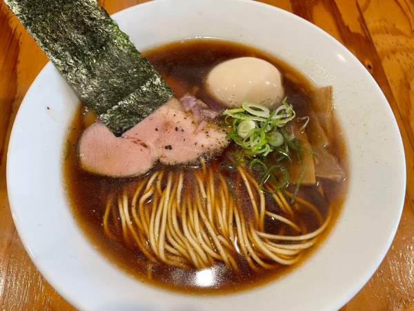「しょうゆのラーメン¥900 味玉¥150」@銀界の写真