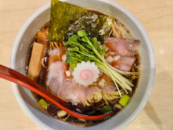 「炭火焼鯵煮干そば」@煮干中華そば ぜくうの写真