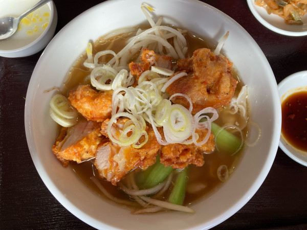 「鶏の唐揚げ刀削麺+餃子3ケ¥980」@中華菜館 林海餃子酒場の写真