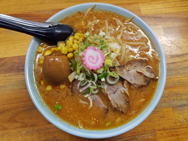 「味噌󠄀ラーメン+味付玉子+コーン  メンマ抜き」@ラーメンさんぱち 根室店の写真