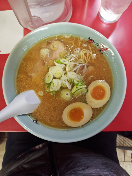 「旭川醤油ラーメン+味玉  メンマ抜き」@梅光軒 旭川本店の写真