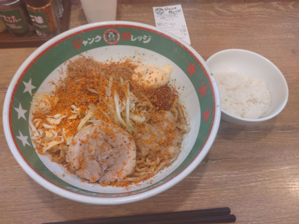 「パワフルまぜそば(並200g)¥940+ライス¥120」@ジャンクガレッジ 北浦和店の写真