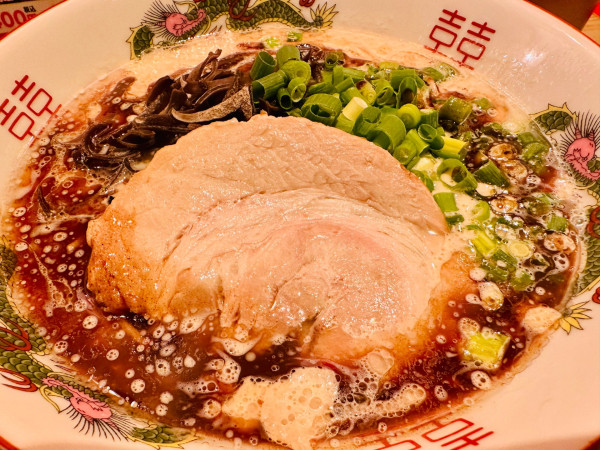 「黒だるまラーメン【880円】」@濃厚豚骨ラーメン だるま一家 府中分店の写真