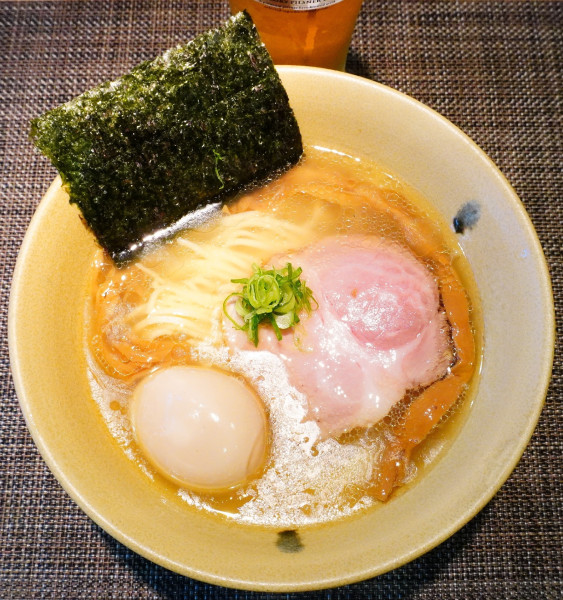 「塩そば（味玉入り）＋生ビール」@Ramen にじゅうぶんのいちの写真