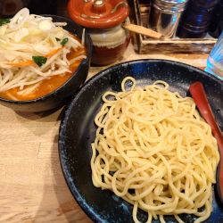 辛野菜つけ麺(麺少なめ、1200円)