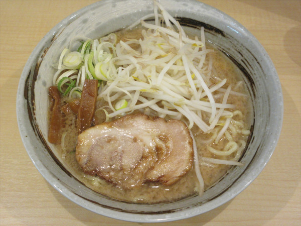 「らーめん（900円）」@こってり脂らーめん きたろうの写真