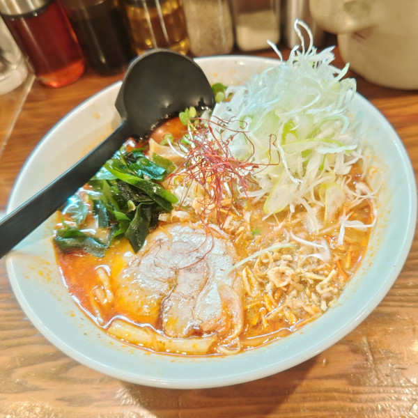 「赤辛味噌らーめん＋ネギ」@北海道らーめん 麺屋とみ吉の写真