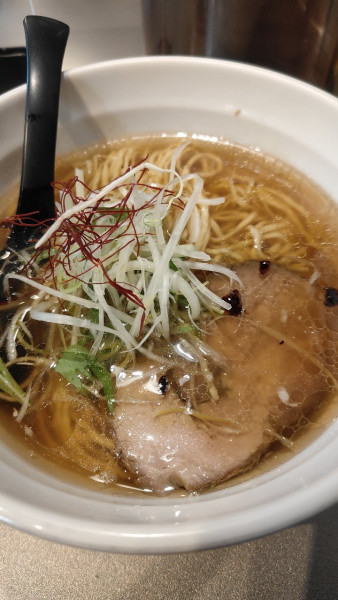 「琥珀醤油拉麺」@天雷軒 神谷町の写真