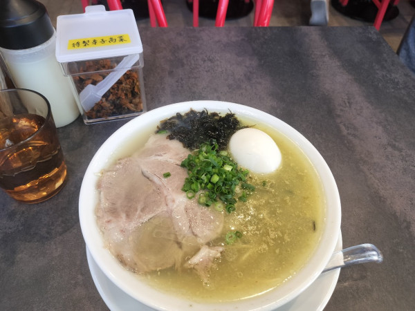 「牡蠣塩らーめん　900円　＋クーポン味玉」@むかん横浜の写真