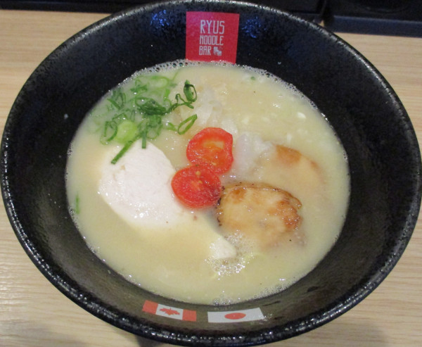「＜塩＞鶏白湯ラーメン　900円」@RYUS NOODLE BAR Tokyo Craftの写真