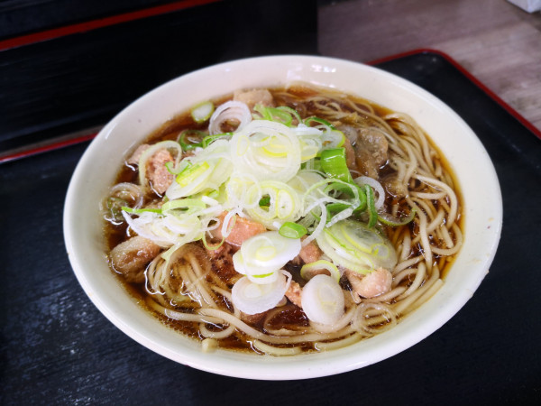 「肉そば（700円）」@そば処 あり賀せいろうの写真