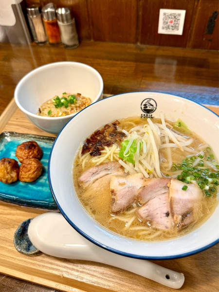「鹿児島らーめん　つるのチャーハン　貴茶ハイ」@CLAM＆BONITO貝節麺RAIKの写真