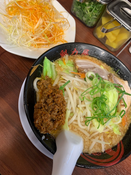 「北海道濃厚味噌らぁめん＋辛ネギ」@ラーメン魁力屋 四条烏丸店の写真