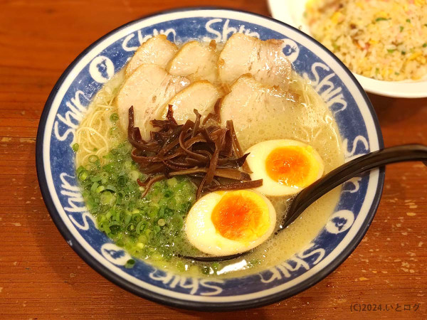 「全部のせらーめん」@博多らーめん ShinShin 天神本店の写真