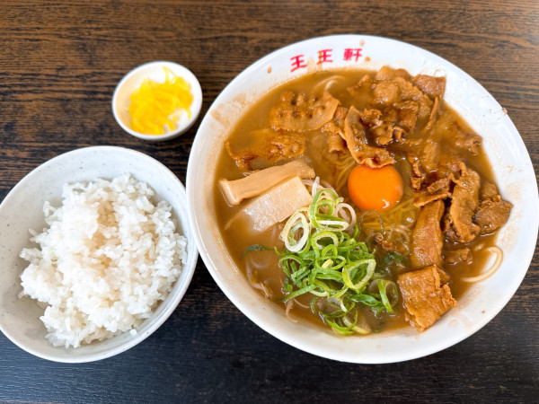 「支那そば 肉玉子入り、ライス極小、替玉」@支那そば 王王軒 本店の写真