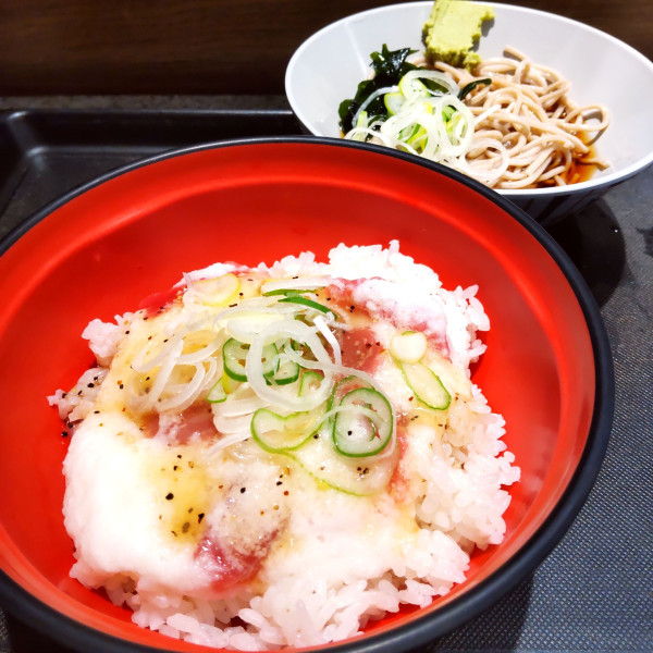 「【期間限定/数量限定】塩だれマグロ山かけ丼セット(¥980)」@名代 富士そば 京急蒲田店の写真