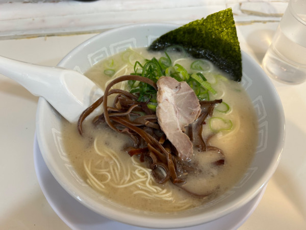 「豚骨ラーメン」@博多天神 新宿東口駅前店の写真