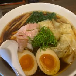 特製しょうゆらぁめん(煮玉子ﾜﾝﾀﾝ)