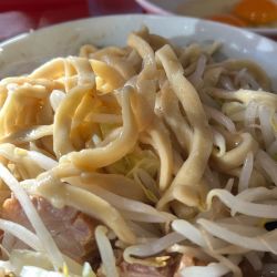 小ラーメン800 少なめカタメ　生卵✖️2 100