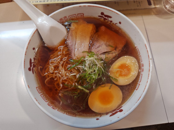 「醤油ラーメン+煮玉子  ﾒﾝﾏ抜き」@釧路ラーメン 河むら 本店の写真