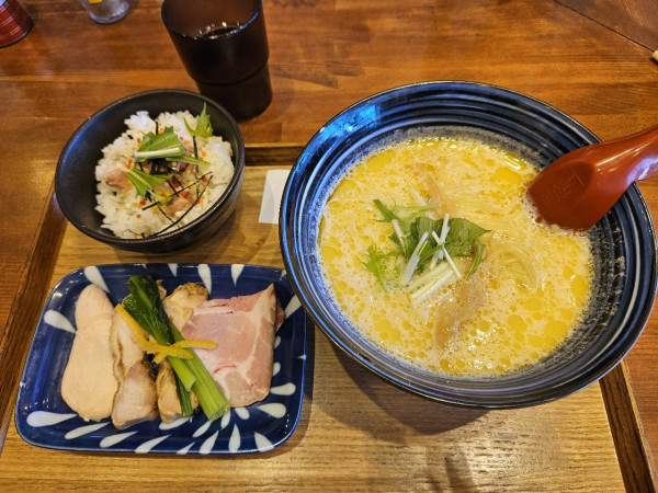 「濃厚鶏白湯らーめん」@麺や 柚葉の写真