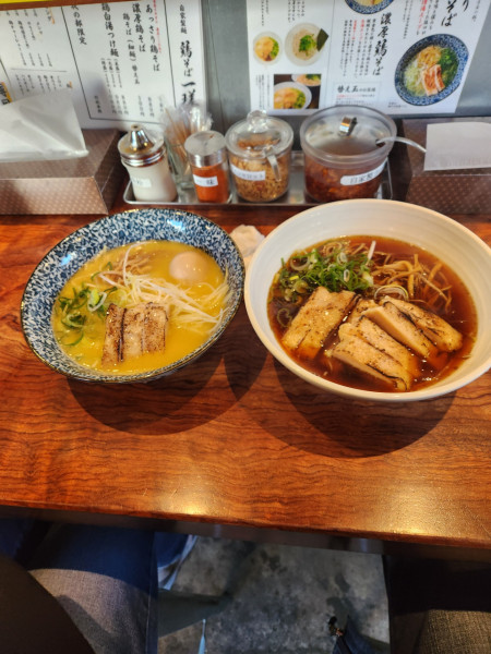 「鶏そば黒(限定)と濃厚鶏そば」@鶏そば 一瑳の写真