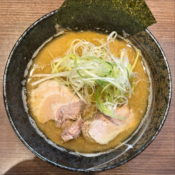 「【限定】醤油豚骨『そして伝説へ…』」@まる重ラーメン 南大沢店の写真