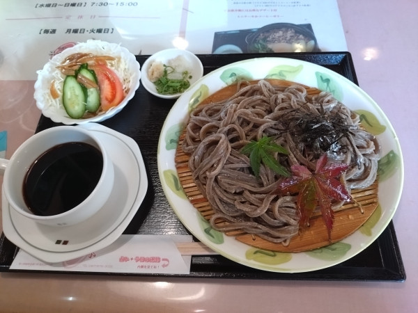 「コーヒーうどん（サラダ付き）800円」@うどん喫茶 スタートの写真
