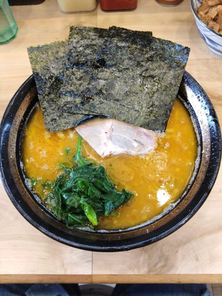 「ラーメン並」@横浜ラーメン 裏武蔵家 西千葉本店の写真