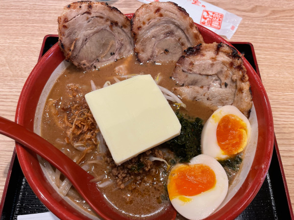「伊勢味噌味噌漬け炙りチャーシュー麺(煮卵バタートッピング)」@麺場 田所商店 八幡店の写真